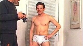 Hunk posing for casting - porn video