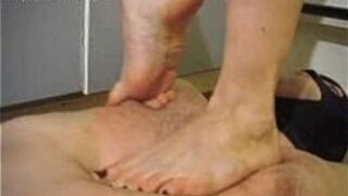 GOOD FEET TRAMPLE - porn video