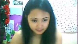 Thai pissing in cup - porn video