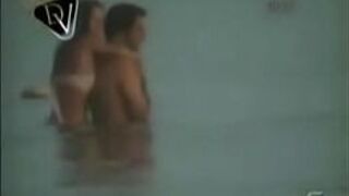 Daniela Cicarele having sex on the beach - porn video